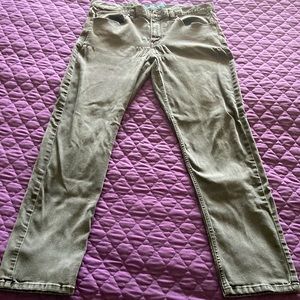 Men’s skinny light black Perry Ellis Jeans size 36/32 gently used.